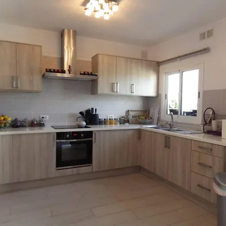 Luxury With Great Sea Views *