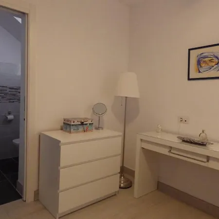 Luxury With Great Sea Views *